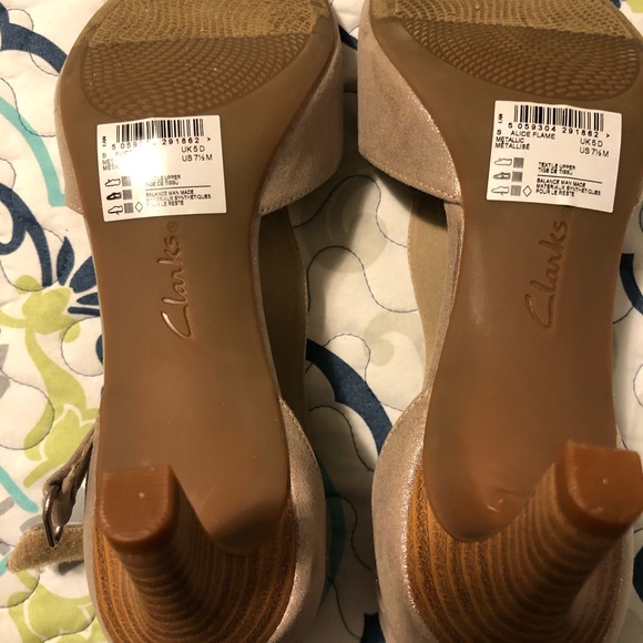 Clarks Ladies Sandals. Size 7.5 US. True to size. - Picture 2 of 3